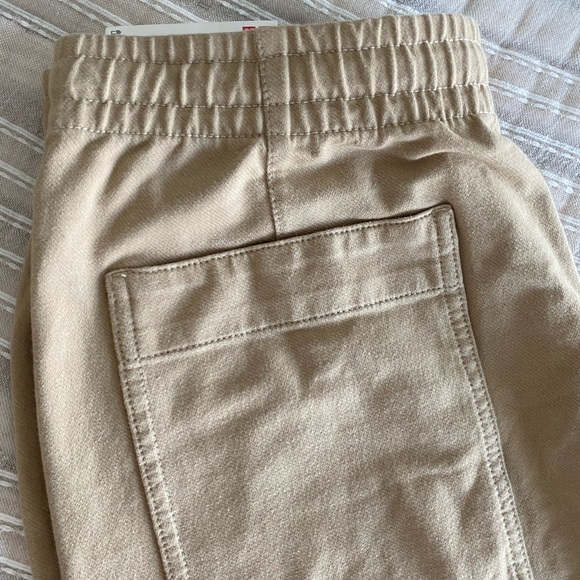 UNIQLO men’s beige pants - Picture 4 of 5